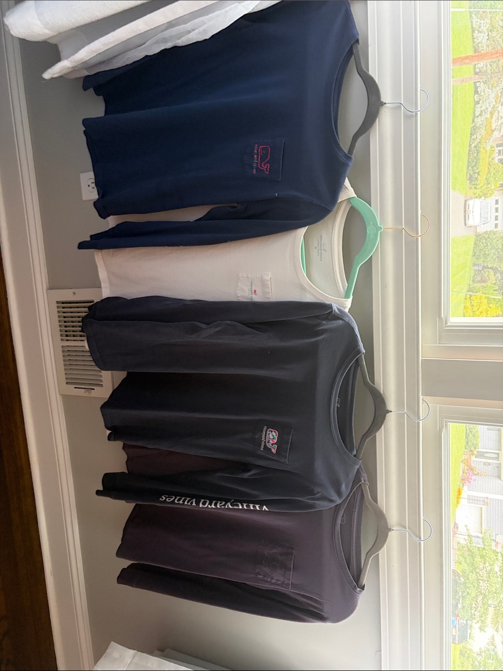 Vineyard vine bundle/ 1 ivory ellla Long-Sleeve Pocket Tee